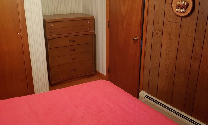 Monticello House | Cozy Northern Maine retreat. All the amenites of home. See the Solar Eclipse!