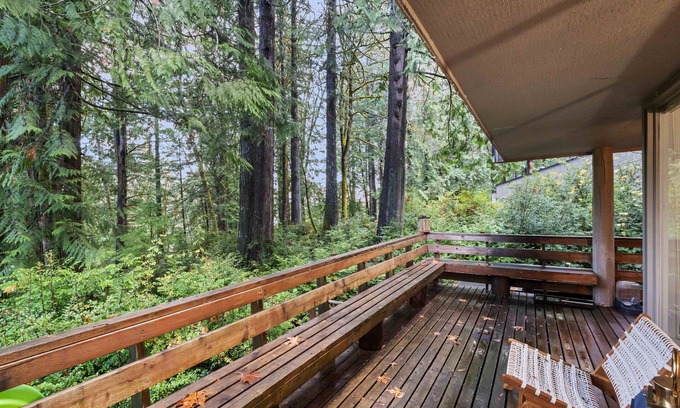 Shelton Condo | Cozy Oasis 3bed 2 bath Sleeps 7 TV 75” Haven Pool Trails