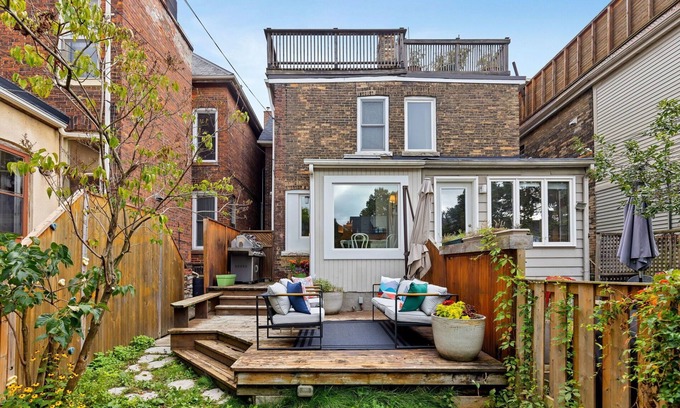 Trinity - Bellwoods House | Cozy Oasis in TO's Best Neighborhood - minutes to A+ art, food, music, fashion