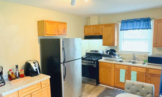 River District House | Cozy Oasis On 5th Ave mins. from Downtown Vibrant Nightlife and Dining Scene!