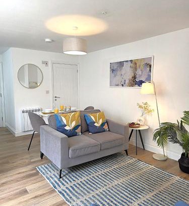 Ely Apartment | Cozy One Bed Flat at Dawe Luxury Suites - An Entire Apartment near Ely Cathedral & Train Station - The Perfect Base to Explore Ely, Cambridge, Norfolk & London - 2 Guests Max & Pet Friendly