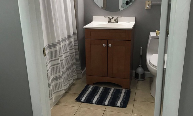 Durhamville House | Cozy one-bedroom rental steps from the lake with full amenities