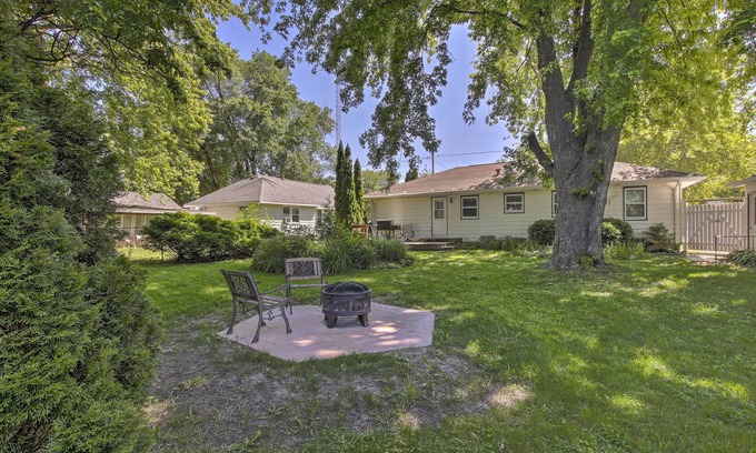 Oshkosh House | Cozy Oshkosh Home, 4 Blocks to Lake Winnebago
