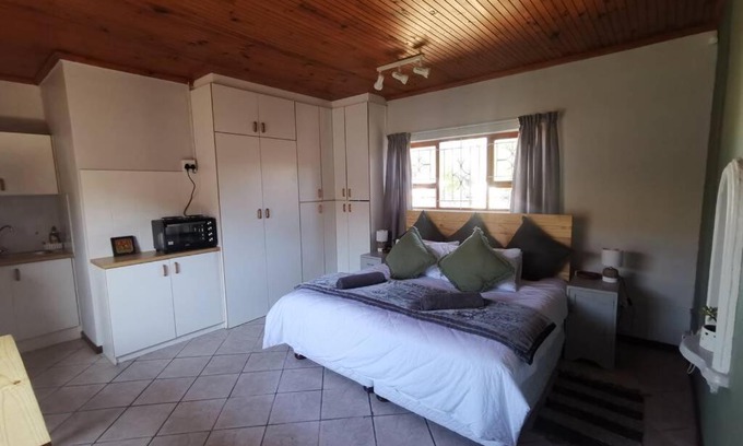 Monte Vista Apartment | Cozy, peaceful garden cottage