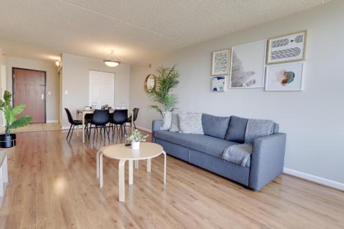 Crystal City Apartment | Cozy Pentagon City Retreat