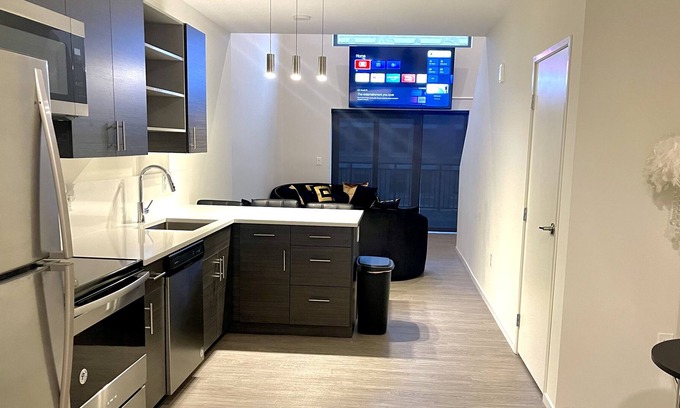 Downtown Cleveland Apartment | Cozy PentHouse Suite W Balcony Downtown