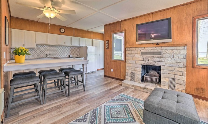 Brutus Cottage | Cozy Petoskey Area Retreat on Burt Lake Access!