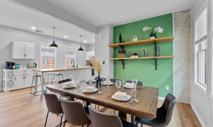Lower East Side Apartment | Cozy place on Brady St. Short distance to Fiserv Forum, Summer Fest, Lake Front.