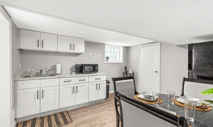 Hazel Park Apartment | Cozy & Private 1BR Basement suite in Hazel Park