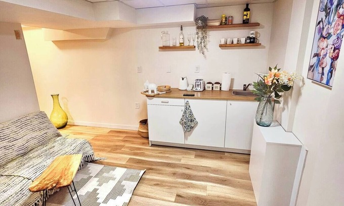 Fort Gary Apartment | Cozy Private Basement Suite| Near Transit & U of M