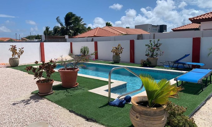 Washington House | Cozy Private House near Palm Beach and High Rise Hotel Area