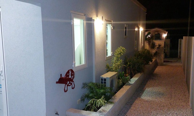 De Bruynewijk House | Cozy private one bedroom 3 minutes from the beach and the famous Flying Fishbone