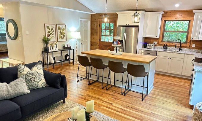 Banner Elk Cabin | Cozy private Sugar Mountain cabin located near Skiing, Hiking and more!