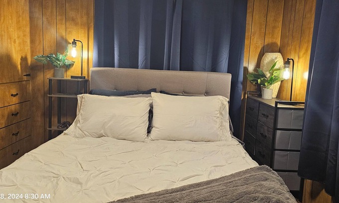 Usk House | Cozy, quiet home on Davis Lake, a serene no wake lake.