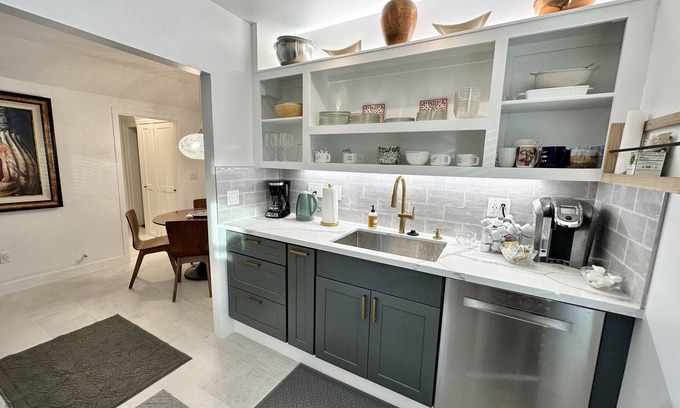 Washington Ave./ Memorial Park House | Cozy Quiet Home! PET FRIENDLY! Back to School 2025 Special!