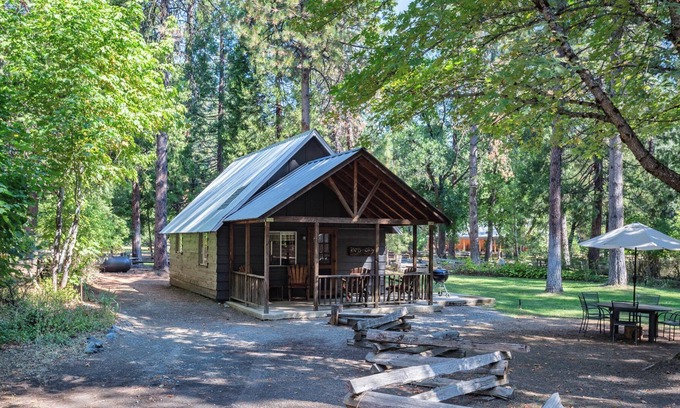 Coffee Creek Resort | Cozy Ramshorn Cabin located on Coffee Creek in Trinity Alps