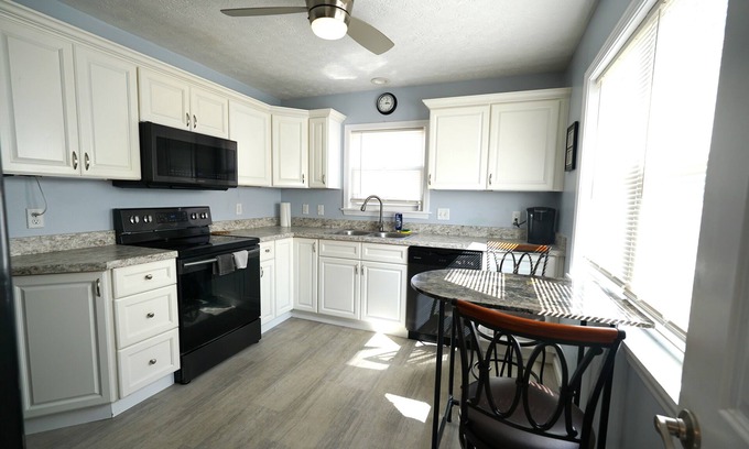 Elyria House | Cozy Ranch Retreat
