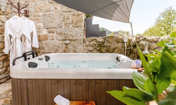 Labastide-sur-Besorgues House | Cozy Retreat with Optional Jacuzzi and Sauna in the Green Ardèche