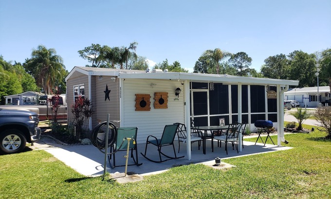 Kissimmee Cottage | Cozy Relaxing Cottage