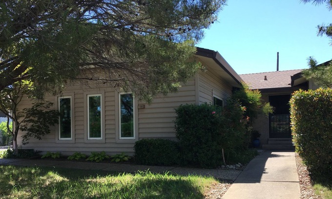 Carmichael Apartment | Cozy Renovated Studio with nice front-yard