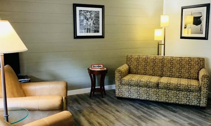 Shawano Resort | Cozy retreat across the street from Shawano lake.