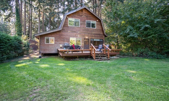 Easton House | Cozy river-front home/cabin with beautiful mountain views
