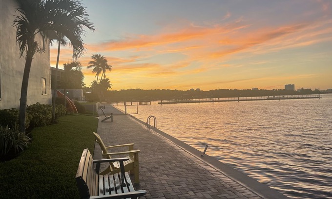 Fort Myers Condo | Cozy Riverfront Gem