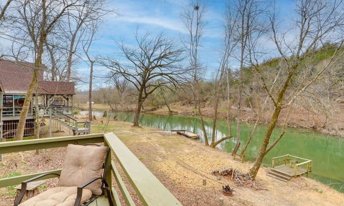 Hardy Cabin | Cozy Riverfront Cabin ~ 2 Mi to Main Street Hardy