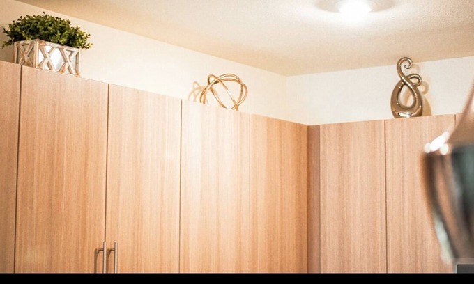 Kessler Apartment | Cozy, Romantic "Oasis" Designer Space W/ Queen Bed