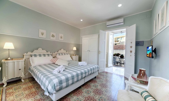 Olbia City Centre Apartment | Cozy rooms to rent in Olbia City Center