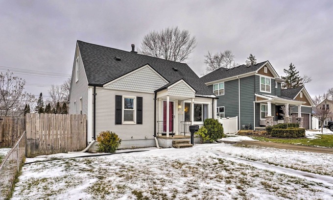 Royal Oak House | Cozy Royal Oak Home w/ Fenced Yard!