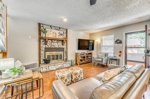 Ruidoso Apartment | Cozy Ruidoso Condo with Deck about 2 Mi to Cedar Creek!
