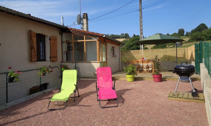 Saint-Marcel-dʼUrfe Cottage | Cozy rural cottage with terrace, pets welcome