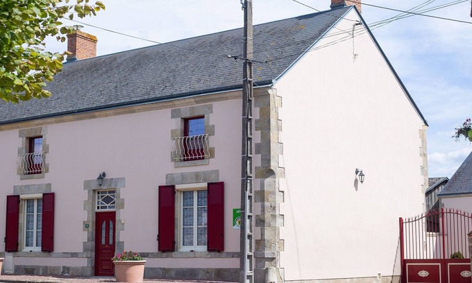 Ascheres-le-Marche Cottage | Cozy Rural Retreat: Renovated Farmhouse with Private Courtyard, Near Paris, Sleeps 6