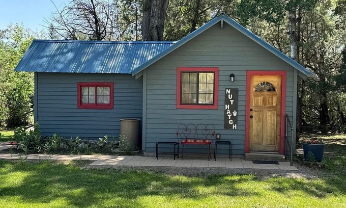 Pecos Cabin | Cozy Rustic Cabin with Riverside Patio on the Pecos River – Pecos, New Mexico