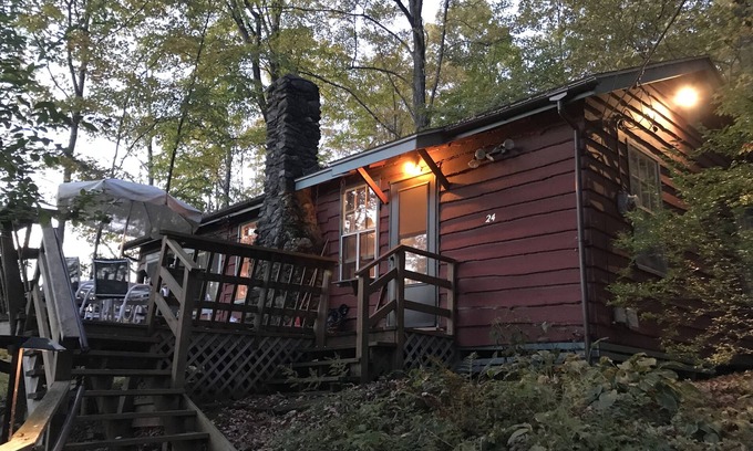 Glendale Cottage | Cozy rustic cottage minutes away from Tanglewood and Stockbridge center