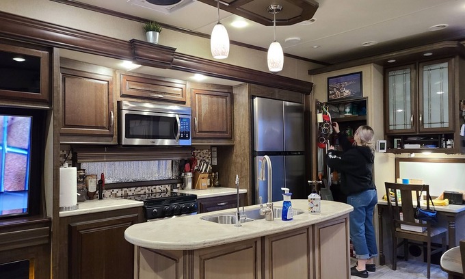 Deer Valley House | Cozy RV with WiFi and HVAC in Glendale/North Phoenix Luxury Fifth wheel camper