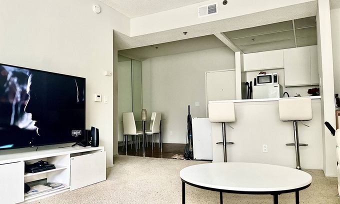 Ladera Heights Apartment | Cozy ‘santorini themed’ apartment in l.a