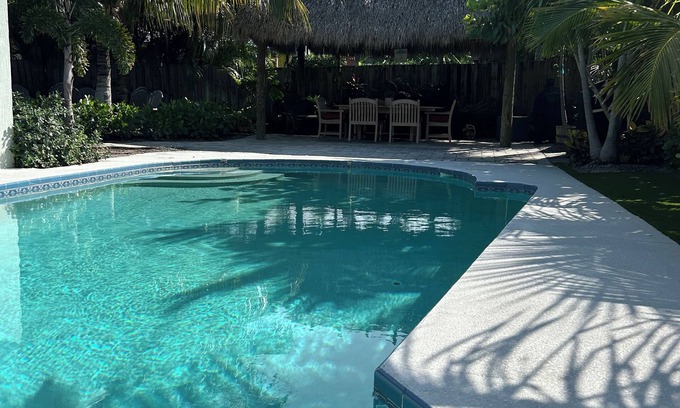 Hobe Sound Cottage | Cozy SeaGrape Cottage ~ 5 minutes to quiet beach