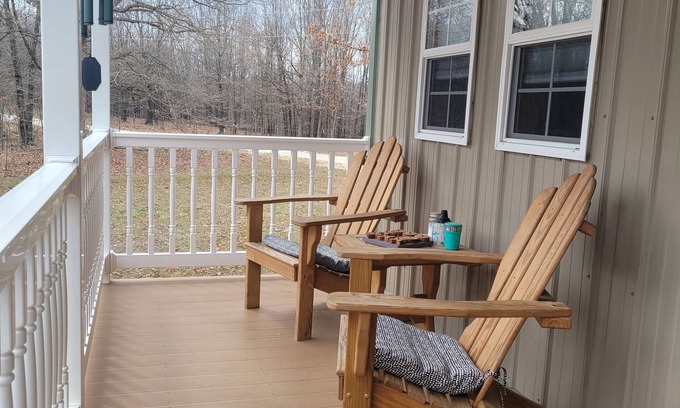 Lebanon Cabin | Cozy secluded cabin. 10 minutes from Bennett Springs State Park. Pet friendly