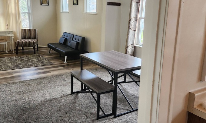 Kenosha House | Cozy second floor deplex 2-bedroom in peaceful Kenosha with AC, heat and WiFi