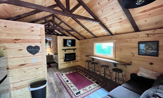 Sweetwater Cabin | Cozy serene cabin,Away from it all yet close to everything.