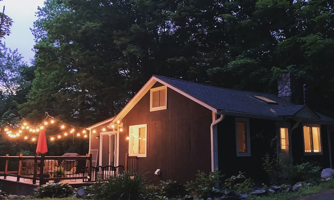 Bethlehem Village Cabin | Cozy & Serene Cabin with Fireplace, Ski Nearby!