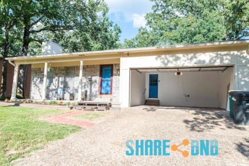 Sherwood House | Cozy Sherwood Retreat - 3br, Bbq, Fenced Backyard
