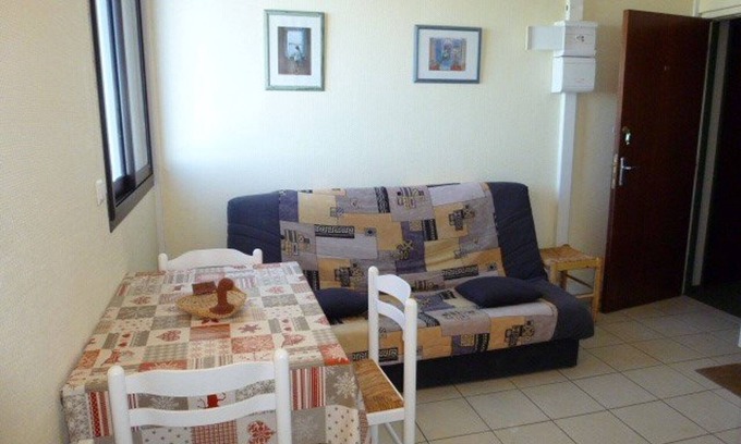 Arette Apartment | Cozy Ski-In/Out Apartment for 6 - Stunning Valley Views, Free Parking, Modern Amenities