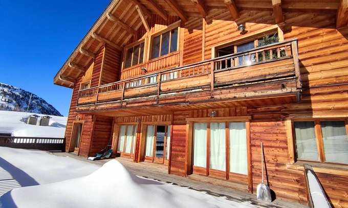 Isola Apartment | Cozy ski-in/ski-out apartment with terrace and parking