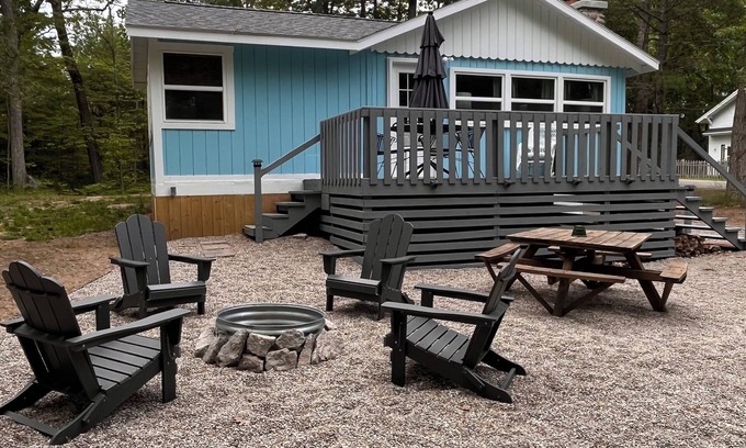 East Tawas Cabin | Cozy Small Cabin just a 2 minute walk to Lake Huron with a beautiful beach.
