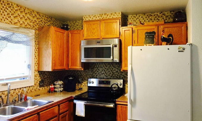 Abbott Loop House | Cozy South Anchorage Home, Few miles to Flat Top and Hill Top Ski Area