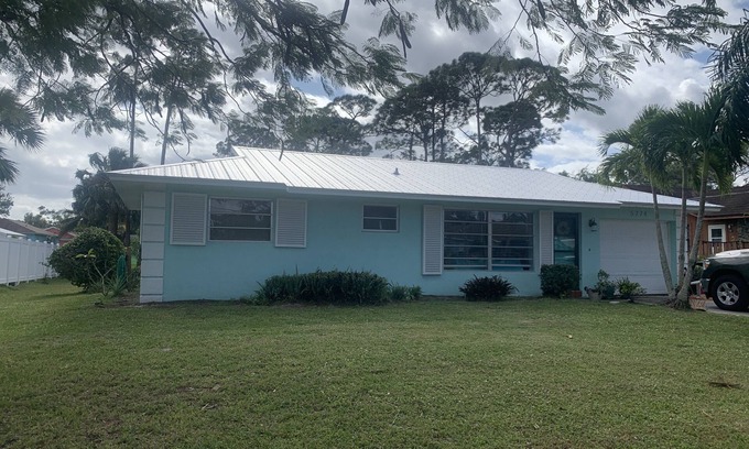 Hobe Sound House | Cozy Southern Florida House 7 minutes from the beach