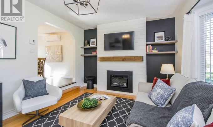 Lower Sackville House | Cozy & Spacious 2BR home in a quiet neighborhood near shopping center